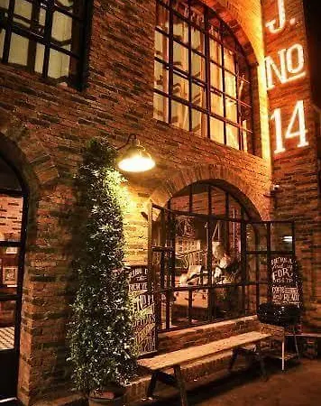 J No.14 Bed & Breakfast