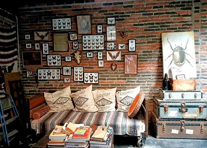 J No.14 Bed & Breakfast