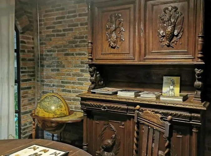 J No.14 Bed & Breakfast