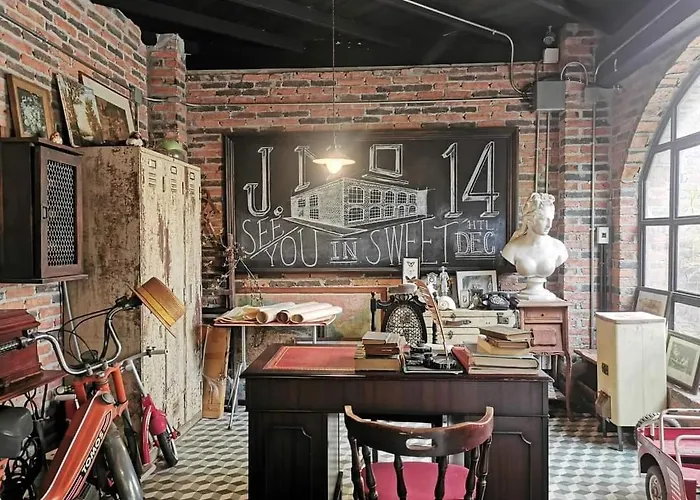 J No.14 Bed & Breakfast