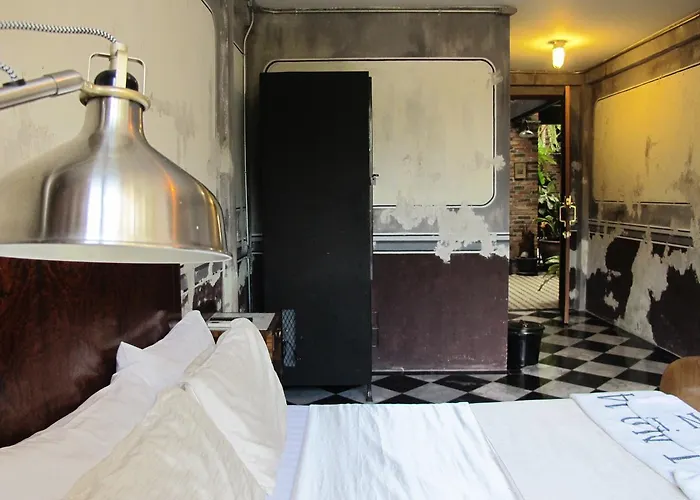J No.14 Bed & Breakfast