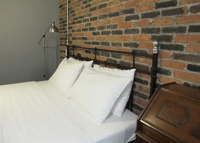 J No.14 Bed & Breakfast
