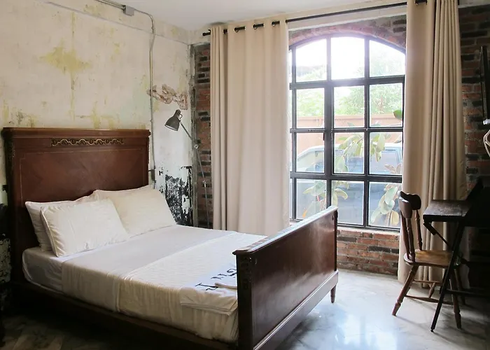J No.14 Bed & Breakfast 3*