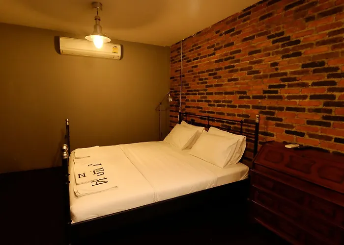 J No.14 Bed & Breakfast